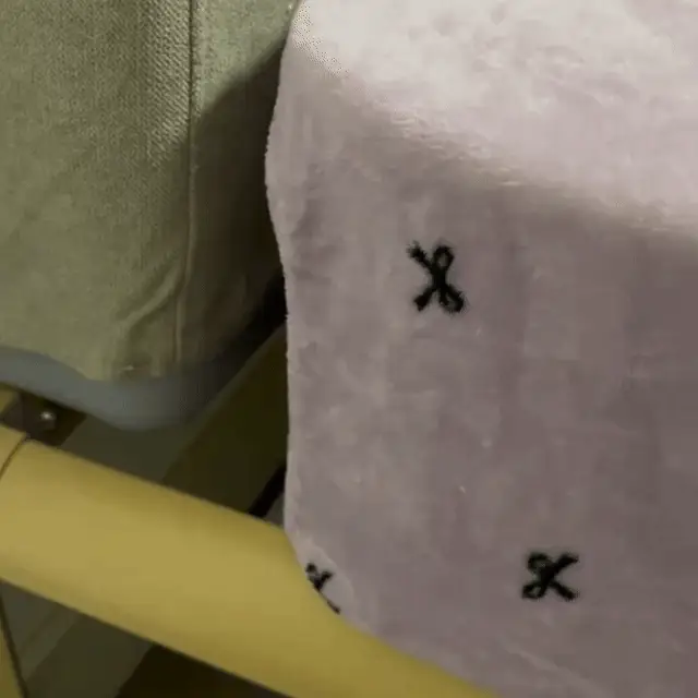 🛌🧷No-Slip Bed Sheet Holders – Heavy Duty Corner Clips for Perfectly Tight Sheets